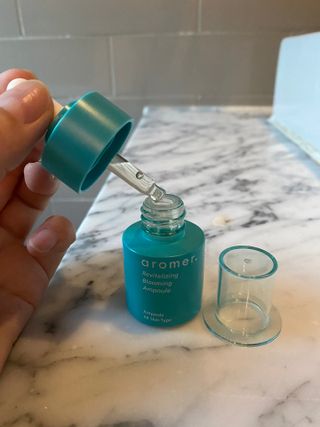아로메르 리바이탈라이징 블루밍 앰플 10ml x 4ea — 5점을 준 리뷰어가 2021년 8월 올린 사용 사진
