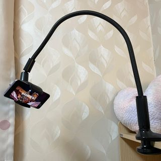 맥스퍼 단단한 집게형 침대 휴대폰 자바라 거치대 — 5점을 준 리뷰어가 2021년 12월 올린 사용 사진
