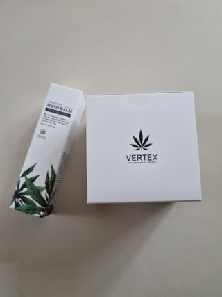버텍스넘버원 버텍스 넘버원 햄프씨드오일 핸드밤, 바디크림 — 5점을 준 리뷰어가 2022년 3월 올린 사용 사진