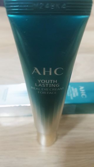 [NEW 탄력유턴 아이크림] AHC 유스 래스팅 리얼 아이크림 포 페이스 — 5점을 준 리뷰어가 2021년 3월 올린 사용 사진