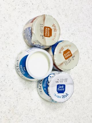 매일바이오 그릭요거트 오리지널 플레인 4개, 로스터리 커피믹스 4개 — 5점을 준 리뷰어가 2021년 12월 올린 사용 사진