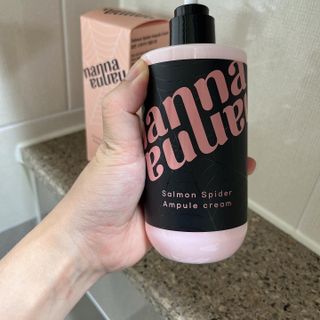 난나 살몬 스파이더 검버섯 미백 톤업 화이트닝 연어 앰플 크림 300ml 대용량 — 5점을 준 리뷰어가 2022년 8월 올린 사용 사진