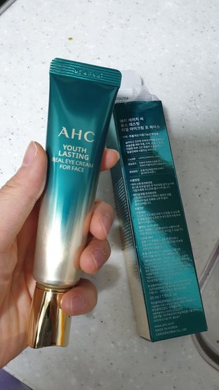 [NEW 탄력유턴 아이크림] AHC 유스 래스팅 리얼 아이크림 포 페이스 — 4점을 준 리뷰어가 2021년 2월 올린 사용 사진