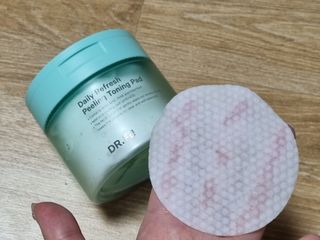 닥터에프파이브 데일리 리프레쉬 필링 토닝 패드 60매 — 5점을 준 리뷰어가 2022년 7월 올린 사용 사진