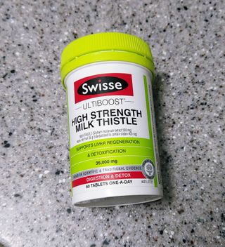 Swisse 스위스 고함량 밀크씨슬 35,000mg 60정 — 5점을 준 리뷰어가 2021년 11월 올린 사용 사진