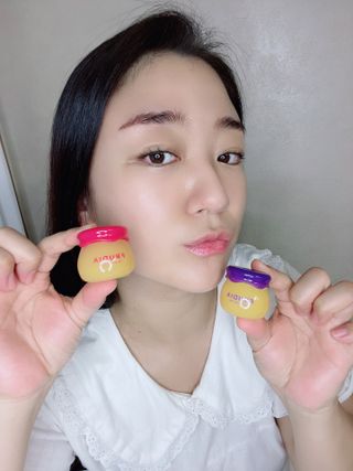 [후르디아] 올리브영 꿀과즙 립밤 2종 (블루베리/석류) — 5점을 준 리뷰어가 2022년 11월 올린 사용 사진
