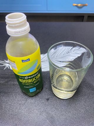더그레잇티 콤부차 [매일유업] 더그레잇티 44kcal 콤부차 300ml *12개입 (오리지널 6개+베리리치 6개) — 4점을 준 리뷰어가 2023년 7월 올린 사용 사진