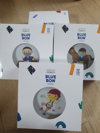[블루 본 아이노우] 유아용 컬러마스크 40 PCS SET 2중 택 1 — 5점을 준 리뷰어가 2021년 5월 올린 사용 사진