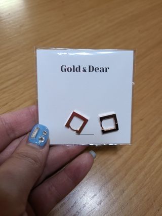 [골드앤디어] 14K 사각 네모 원터치 귀걸이_3color — 5점을 준 리뷰어가 2021년 6월 올린 사용 사진