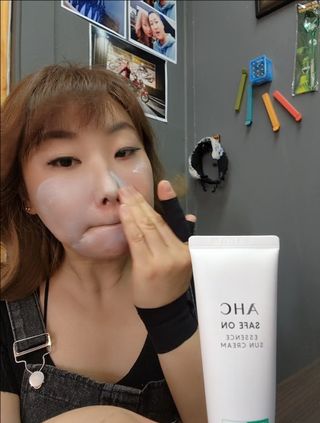 [AHC] 세이프온 에센스 선크림 올리브영 스페셜 증정 기획세트 — 5점을 준 리뷰어가 2022년 6월 올린 사용 사진
