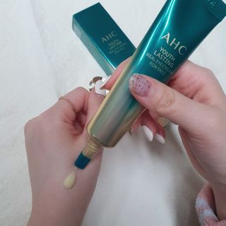 [NEW 탄력유턴 아이크림] AHC 유스 래스팅 리얼 아이크림 포 페이스 — 5점을 준 리뷰어가 2021년 2월 올린 사용 사진