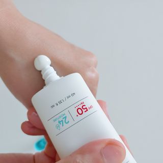 리더스코스메틱 리더스 카밍 바이오틱스 선 에센스 SPF 50+ PA++++ — 3점을 준 리뷰어가 2022년 7월 올린 사용 사진