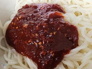 [한면원] 비빔국수 2인분 — 5점을 준 리뷰어가 2023년 3월 올린 사용 사진