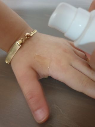 mom e 맘이 내추럴 베이비 케어 크림+바디오일 — 4점을 준 리뷰어가 2021년 1월 올린 사용 사진