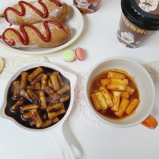 유비쿡 컵떡볶이 매운컵떡볶이2개/ 짜장컵떡볶이 2개  총 4개세트 — 4.5점을 준 리뷰어가 2021년 2월 올린 사용 사진