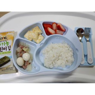 유비맘 캐릭터 실리콘 흡착 식판_색상 랜덤발송 — 5점을 준 리뷰어가 2020년 12월 올린 사용 사진
