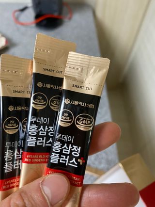 서울약사신협_투데이홍삼정플러스스틱_10g x 30포 — 5점을 준 리뷰어가 2021년 2월 올린 사용 사진
