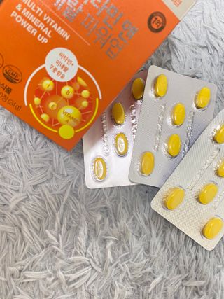 서울약사신협_내몸애발란스멀티비타민앤미네랄파워업_800mg x 90정 — 5점을 준 리뷰어가 2021년 5월 올린 사용 사진