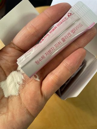 방방곳곳 청수체 콜라겐 — 4점을 준 리뷰어가 2022년 4월 올린 사용 사진