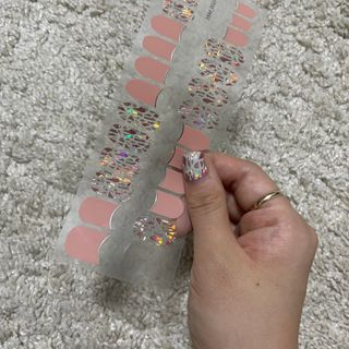 [네일가게] 햇빛에 닿으면 색이 변하는 신기한 햇살 반전 네일스티커_B — 3.5점을 준 리뷰어가 2021년 8월 올린 사용 사진