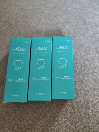 치과에서 쓰는 치약 _ 라벨제로 저불소 꼬마, 키즈, 유아, 베이비, 주니어 안전한 어린이치약 — 5점을 준 리뷰어가 2022년 10월 올린 사용 사진