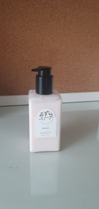 줄라이 모닝 _ JULY MORNING 줄라이모닝 하이드레이팅 퍼퓸드 바디앤핸드 에멀젼 — 5점을 준 리뷰어가 2022년 3월 올린 사용 사진