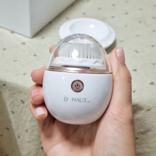 디하우트 랩 디하우트랩 클렌징 피부관리기 진동클렌저 실리콘+2종 인조모 브러시 — 4점을 준 리뷰어가 2021년 11월 올린 사용 사진