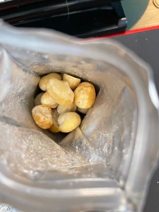 도이퉁 마카다미아 넛 90g  로얄 마카넛 오리지널 쏠트 허니 — 5점을 준 리뷰어가 2021년 4월 올린 사용 사진