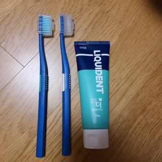 리퀴덴트 오랄케어 온가족용 리퀴덴트 더더 오랄케어 무불소 치약 + 임상시험완료 이중 미세 엠보싱 칫솔 올데이세트 — 5점을 준 리뷰어가 2021년 1월 올린 사용 사진