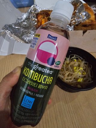 더그레잇티 콤부차 [매일유업] 더그레잇티 44kcal 콤부차 300ml *12개입 (오리지널 6개+베리리치 6개) — 5점을 준 리뷰어가 2023년 7월 올린 사용 사진