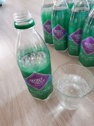 몽베스트 Montbest with Sparkling water Plain 20병 — 5점을 준 리뷰어가 2021년 10월 올린 사용 사진