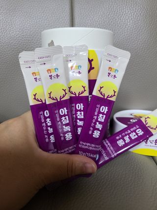 [몸엔용] 전국 이마트 런칭 신상, 아침을 깨우는 녹용 아침녹용 10g x 28포 — 4점을 준 리뷰어가 2021년 7월 올린 사용 사진