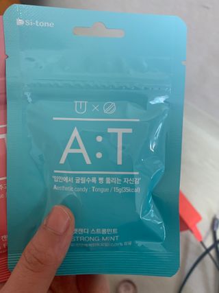 입 냄새 완화에 도움을 주는 에티켓 캔디 앳캔디 스트롱민트 — 5점을 준 리뷰어가 2021년 1월 올린 사용 사진