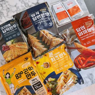 (주)성경순만두 곤약만두.콘치즈만두,삼각당면만두,당면 야끼만두,대구전통 납작만두,떡뽁이 매콤소스,달콤소스 — 5점을 준 리뷰어가 2023년 4월 올린 사용 사진