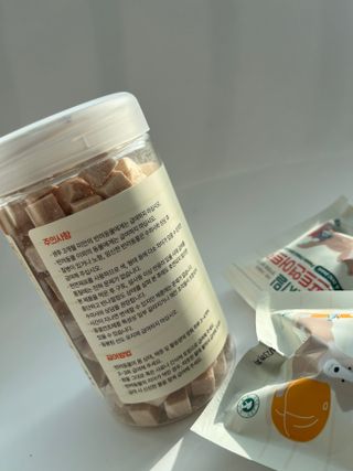 [펫시밀] 원물그대로 영양듬뿍 진공동결건조 북어트릿75g,치킨트릿100g,연어트릿75g 강아지 고양이 간식 — 5점을 준 리뷰어가 2023년 5월 올린 사용 사진