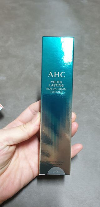 [NEW 탄력유턴 아이크림] AHC 유스 래스팅 리얼 아이크림 포 페이스 — 5점을 준 리뷰어가 2021년 1월 올린 사용 사진