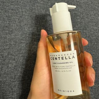 스킨1004 [SKIN1004] 마다가스카르 센텔라 라이트 클렌징 오일 200ml — 5점을 준 리뷰어가 2024년 7월 올린 사용 사진