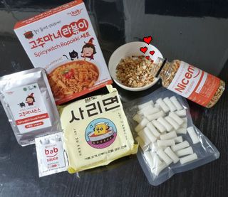 더밥  고추마녀 라볶이 +  나이스미 무설탕 현미후레이크 — 5점을 준 리뷰어가 2021년 10월 올린 사용 사진