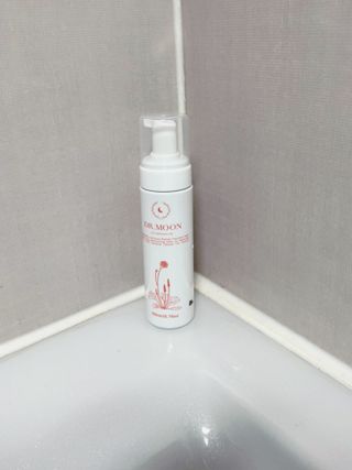MF프리 [닥터문] 유산균 락토케어 질경초 여성청결제 200ml (폼타입) — 5점을 준 리뷰어가 2022년 5월 올린 사용 사진