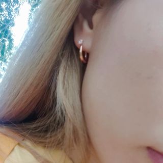 [골드앤디어] 지금 가장 핫한 신상, 빠르게 만나보세요 | 14K 사각 큐빅 라운드 원터치_3color 중 택 1 | — 5점을 준 리뷰어가 2021년 5월 올린 사용 사진