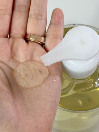 닥터시드 페퍼민트 앤 레몬 비건 비듬케어 쿨 탈모 샴푸 (1000ml) — 5점을 준 리뷰어가 2024년 2월 올린 사용 사진