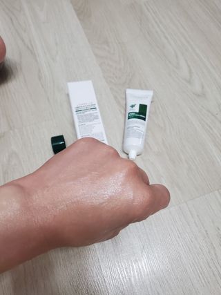 랑벨 랑바이오 블랙 시카 크림 50ml(블랙비 프로폴리스, 시카 4종, 판테놀 10 함유) — 5점을 준 리뷰어가 2022년 5월 올린 사용 사진