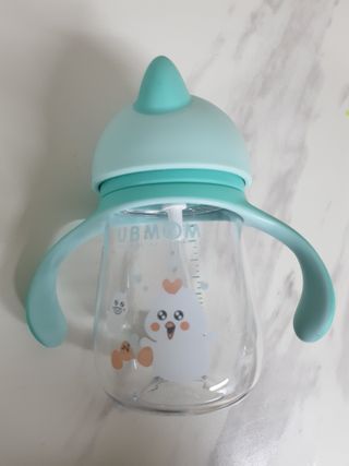 유비맘 트라이탄 코니빨대컵_컬러 랜덤 발송 — 5점을 준 리뷰어가 2020년 12월 올린 사용 사진