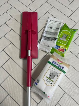 3M 스카치브라이트 비마마젠타 밀대걸레 세트+ PET 정전기청소포 대형 30매 — 5점을 준 리뷰어가 2023년 7월 올린 사용 사진