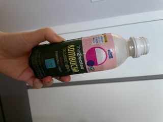 더그레잇티 콤부차 [매일유업] 더그레잇티 44kcal 콤부차 300ml *12개입 (오리지널 6개+베리리치 6개) — 3점을 준 리뷰어가 2023년 8월 올린 사용 사진