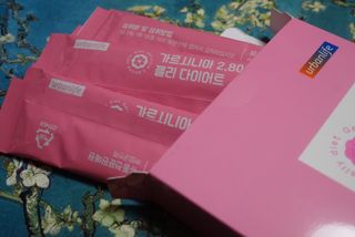 주식회사 얼굴반쪽 [얼굴반쪽 가르시니아 2,800mg] x 14포 1주 젤리 다이어트 보조제 체지방감소 — 5점을 준 리뷰어가 2021년 10월 올린 사용 사진