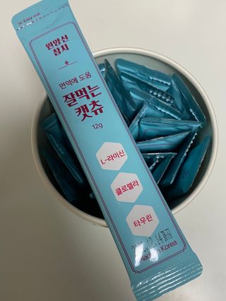 페페로니 잘 먹는 캣츄 - 원양선 참치 24개입 — 5점을 준 리뷰어가 2021년 8월 올린 사용 사진