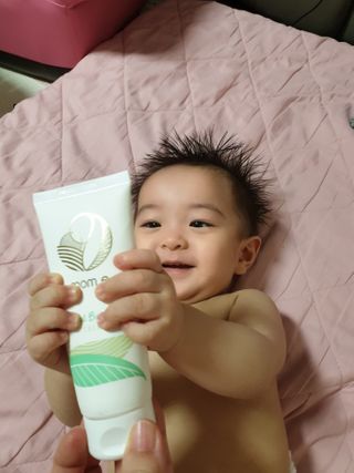 mom e 맘이 내추럴 베이비 케어 크림+바디오일 — 5점을 준 리뷰어가 2021년 2월 올린 사용 사진