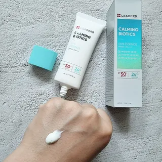 리더스코스메틱 리더스 카밍 바이오틱스 선 에센스 SPF 50+ PA++++ — 5점을 준 리뷰어가 2022년 6월 올린 사용 사진