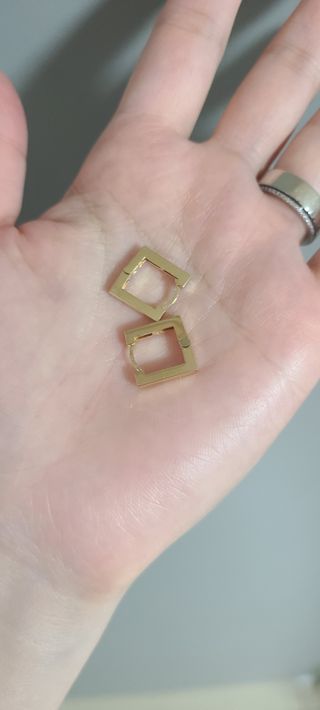 [골드앤디어] 14K 사각 네모 원터치 귀걸이_3color — 5점을 준 리뷰어가 2021년 6월 올린 사용 사진